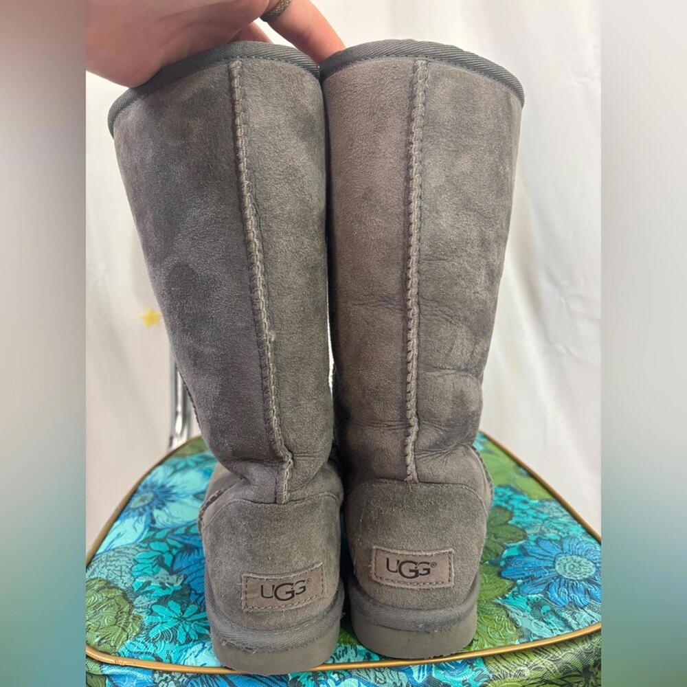 UGG Classic Gray Suede Boots Women’s Size 6 - Picture 10 of 13